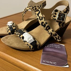 NWOT Vionic genuine leather leopard strappy sandals, size 7.